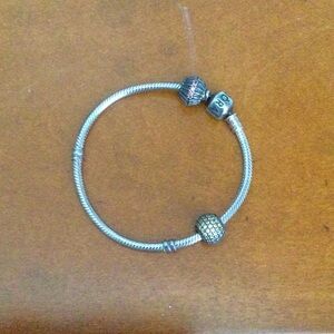 Pandora 7” bracelet with 2 charms
